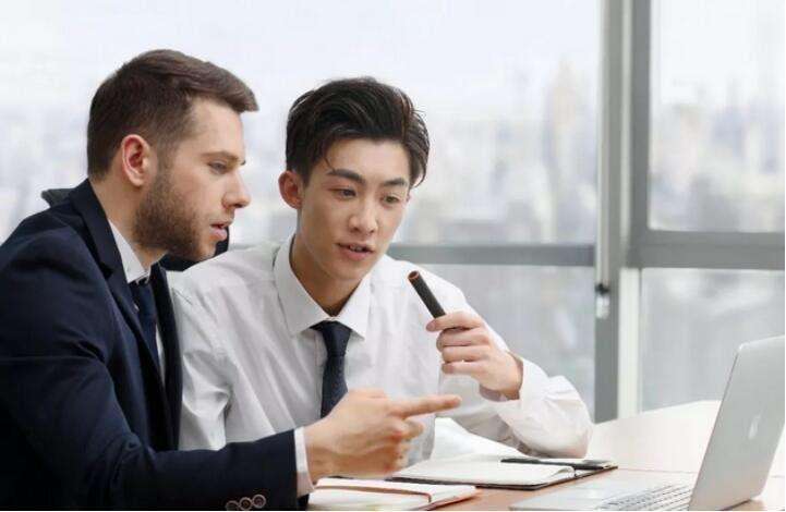 迷信海歸、教授、外國(guó)人